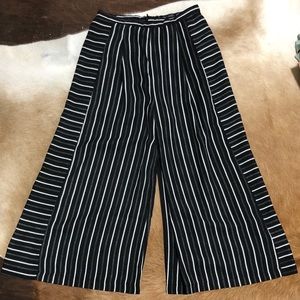 Black and white loose crop pants